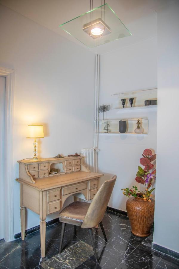 Konstantinos Stylish Brand New Apt In The Heart Of أثينا المظهر الخارجي الصورة