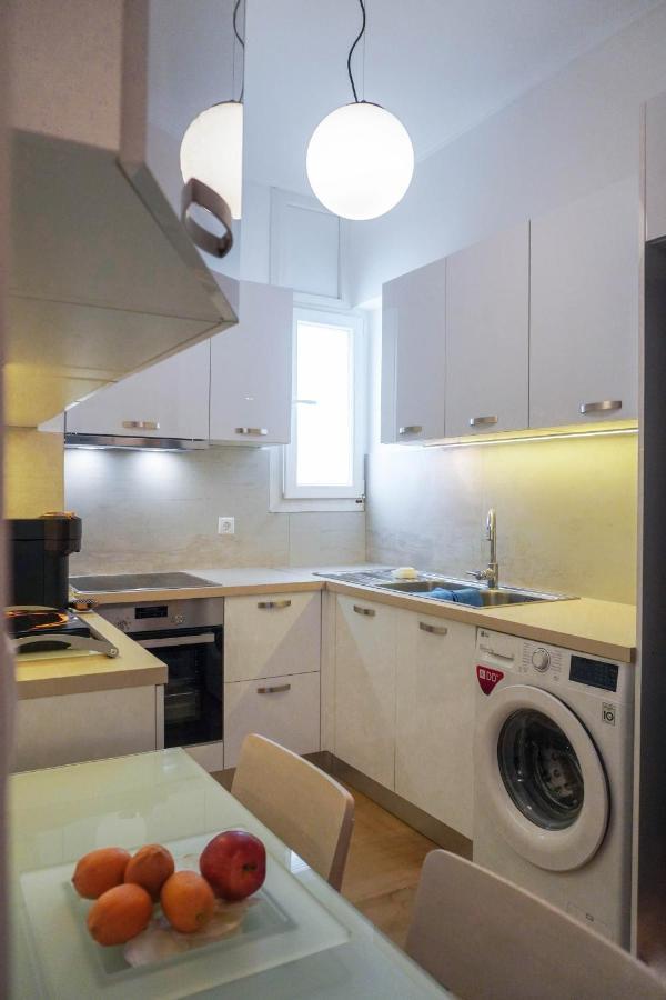 Konstantinos Stylish Brand New Apt In The Heart Of أثينا المظهر الخارجي الصورة