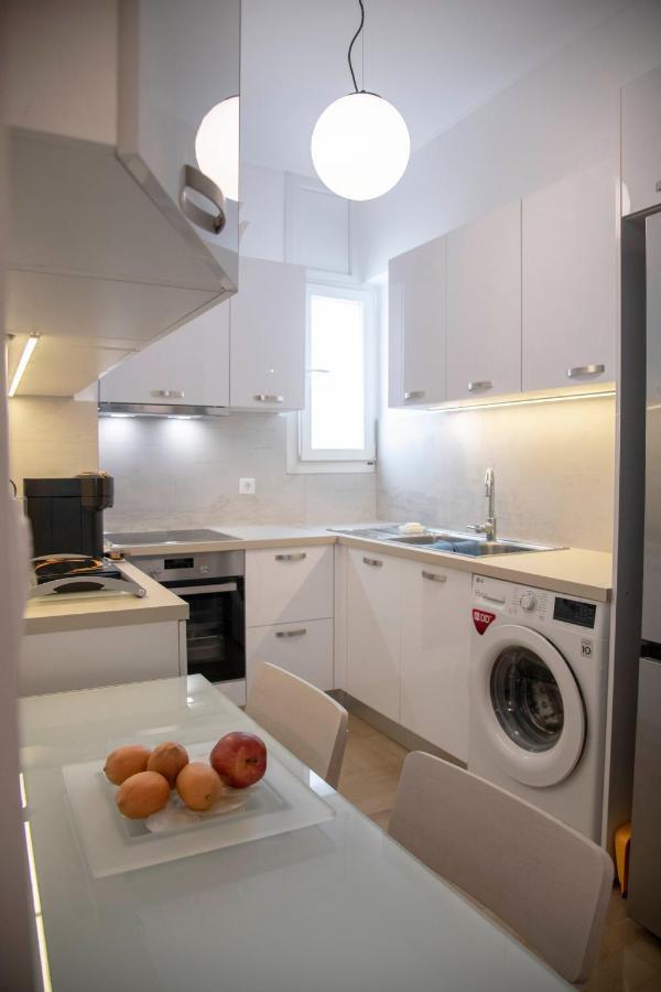 Konstantinos Stylish Brand New Apt In The Heart Of أثينا المظهر الخارجي الصورة