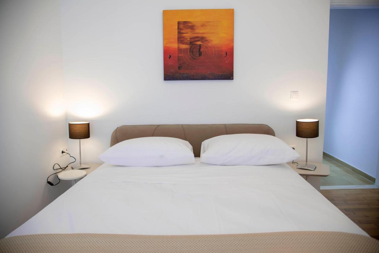 Konstantinos Stylish Brand New Apt In The Heart Of أثينا المظهر الخارجي الصورة
