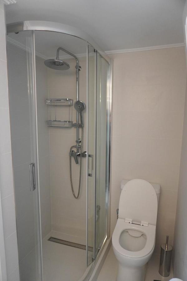 Konstantinos Stylish Brand New Apt In The Heart Of أثينا المظهر الخارجي الصورة